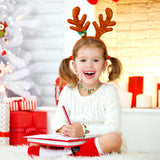 OSNIE Christmas DIY Bead Jewelry Making Kit Santa Claus Snowman Penguin Christmas Trees Reindeer Stocking Snowflake Bell Charm Bead for Kids Bracelets Necklaces Xmas Craft Material Beading Kit 400Pcs+